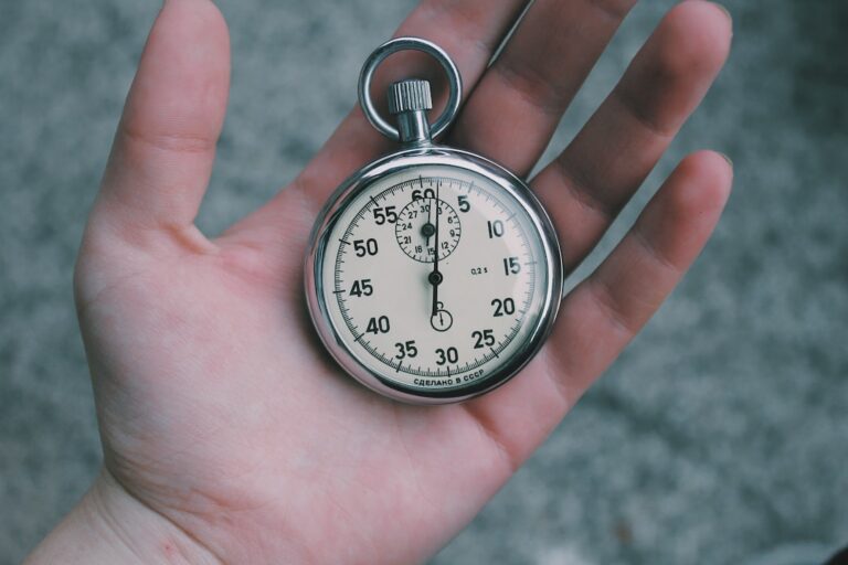 Strategii de gestionare a timpului pentru antreprenori ocupati: Cum să îți optimizezi eficiența și productivitatea
