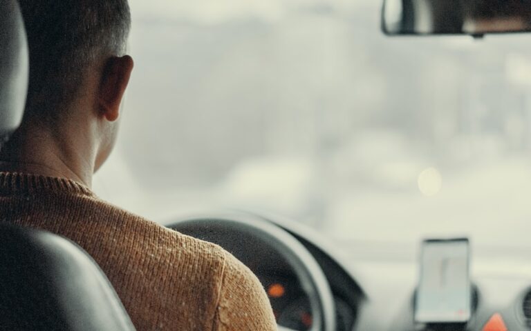 Cum să implementezi soluții de inteligență artificială în procesele de vânzări pentru conversii mai bune