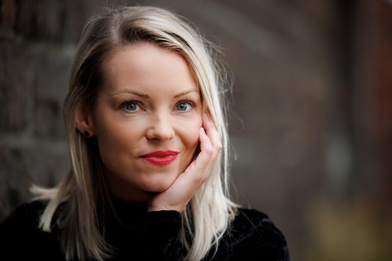 Cum să Faci Față Îndoielilor de Sine: Ghid pentru Creșterea Încrederii în Propriile Forțe