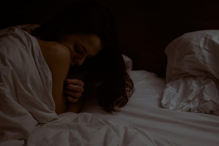 7 moduri de a arăta mai odihnit fără machiaj