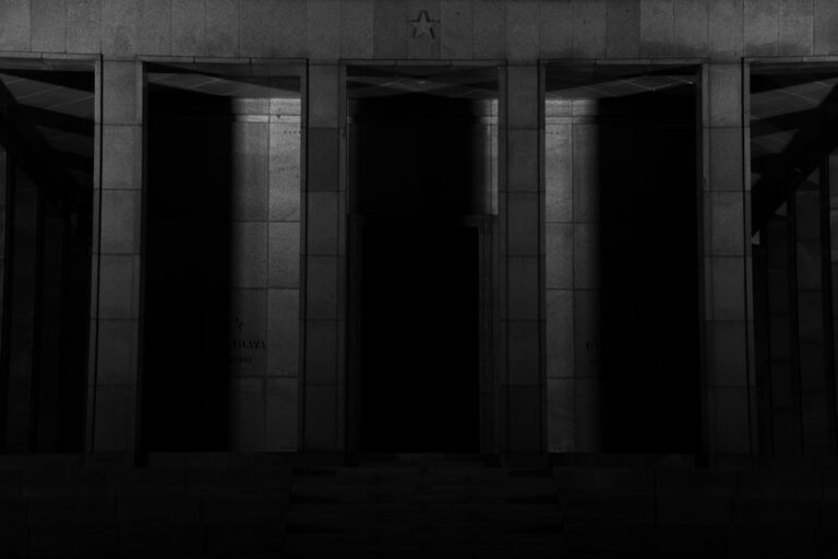 Organizarea dulapului ca la retail: metoda pas cu pas pentru ordine