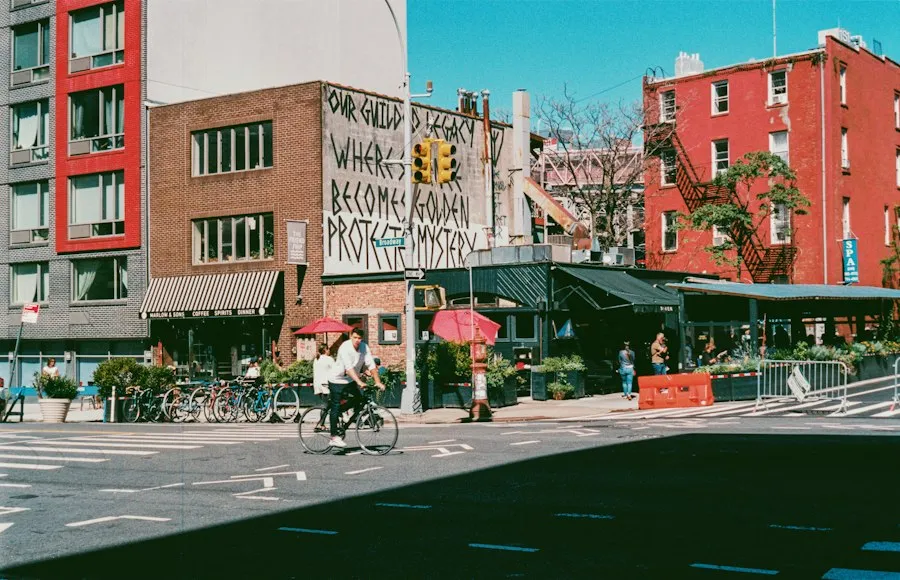 Photo urban social life analysis research recommendations