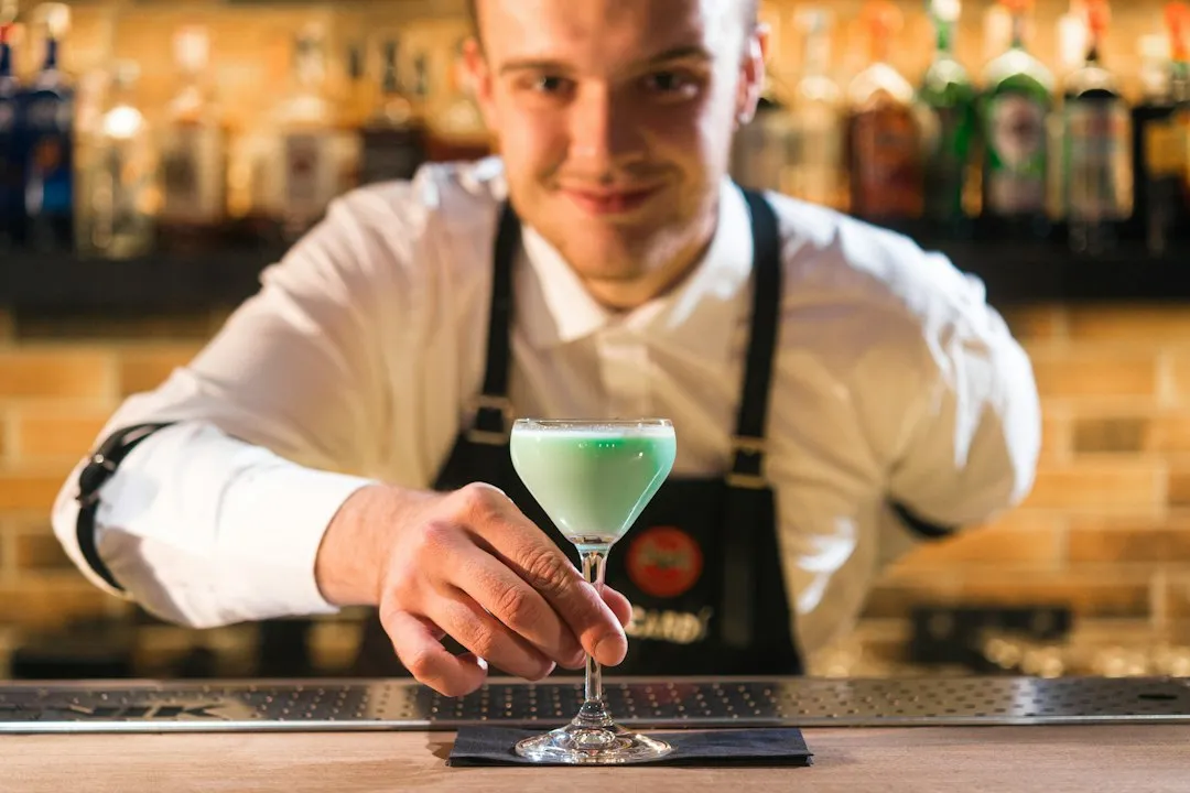 Photo how to get bartender attention politely