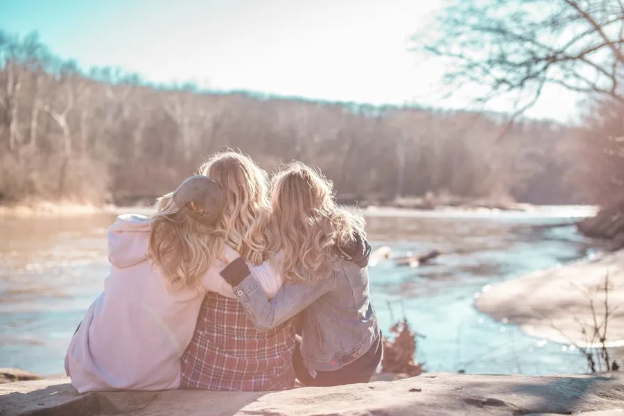 Photo making new friends tips