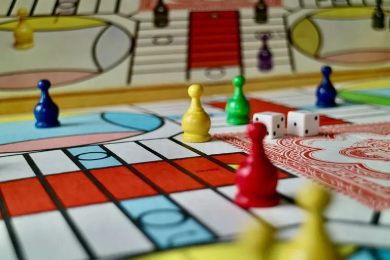 Tot ce trebuie să știi despre jocurile de societate Photo board games guide